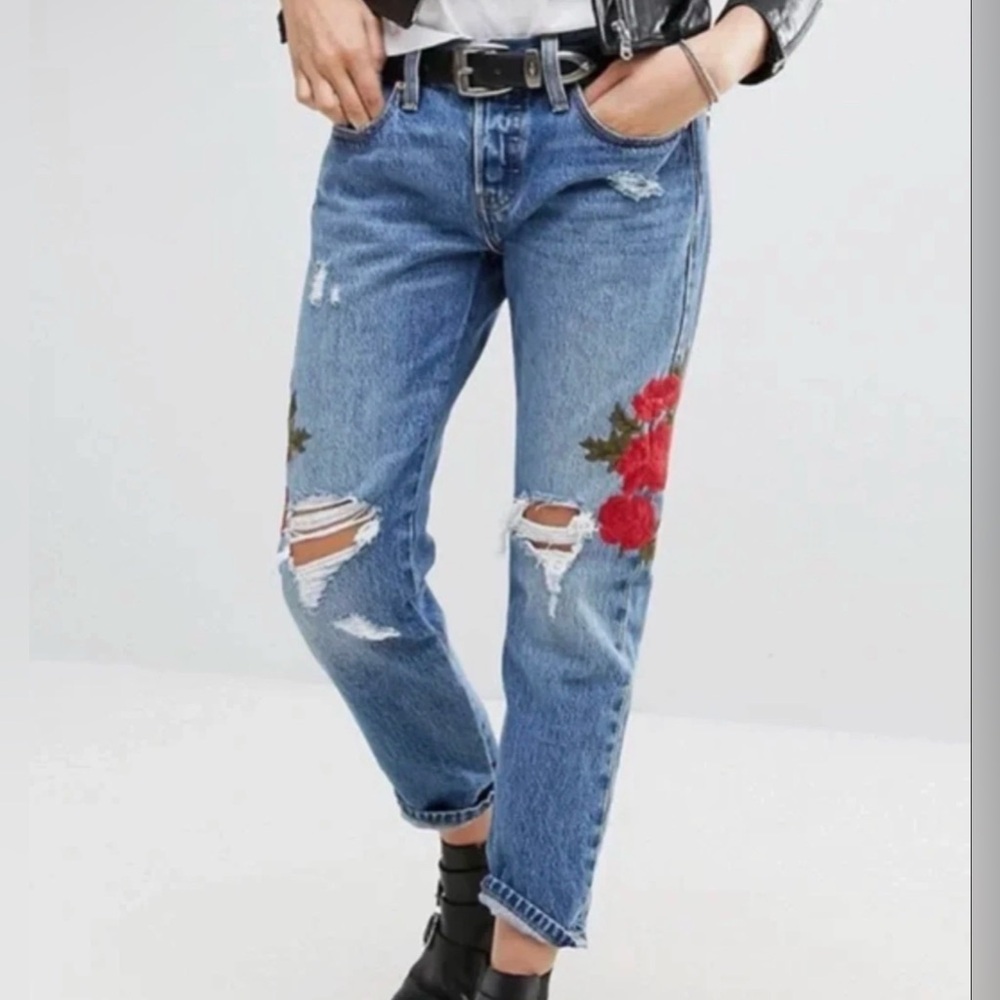 Levi’s 501 Size 26 Taper Floral Rose Embroidered Distressed Jeans - RARE✨ - Picture 14 of 14